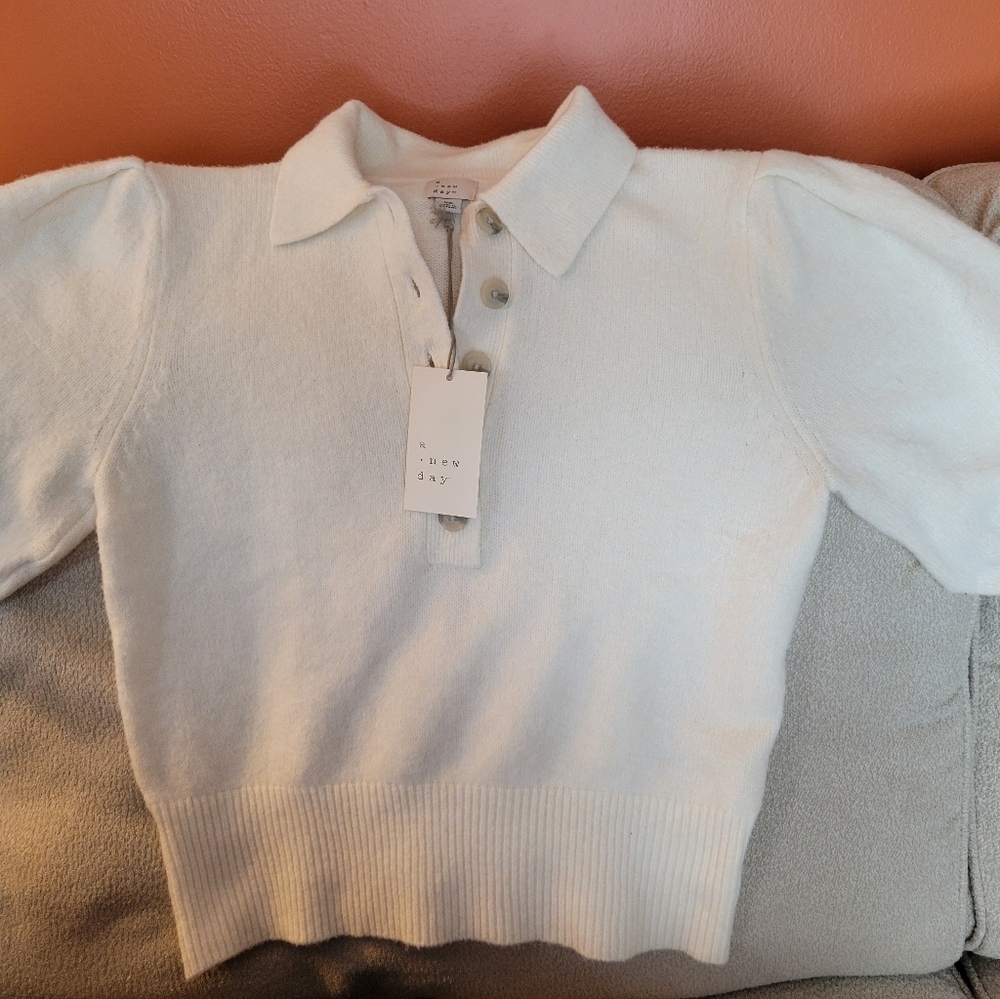 NWT Women's XS soft, cream colored, short sleeve sweater